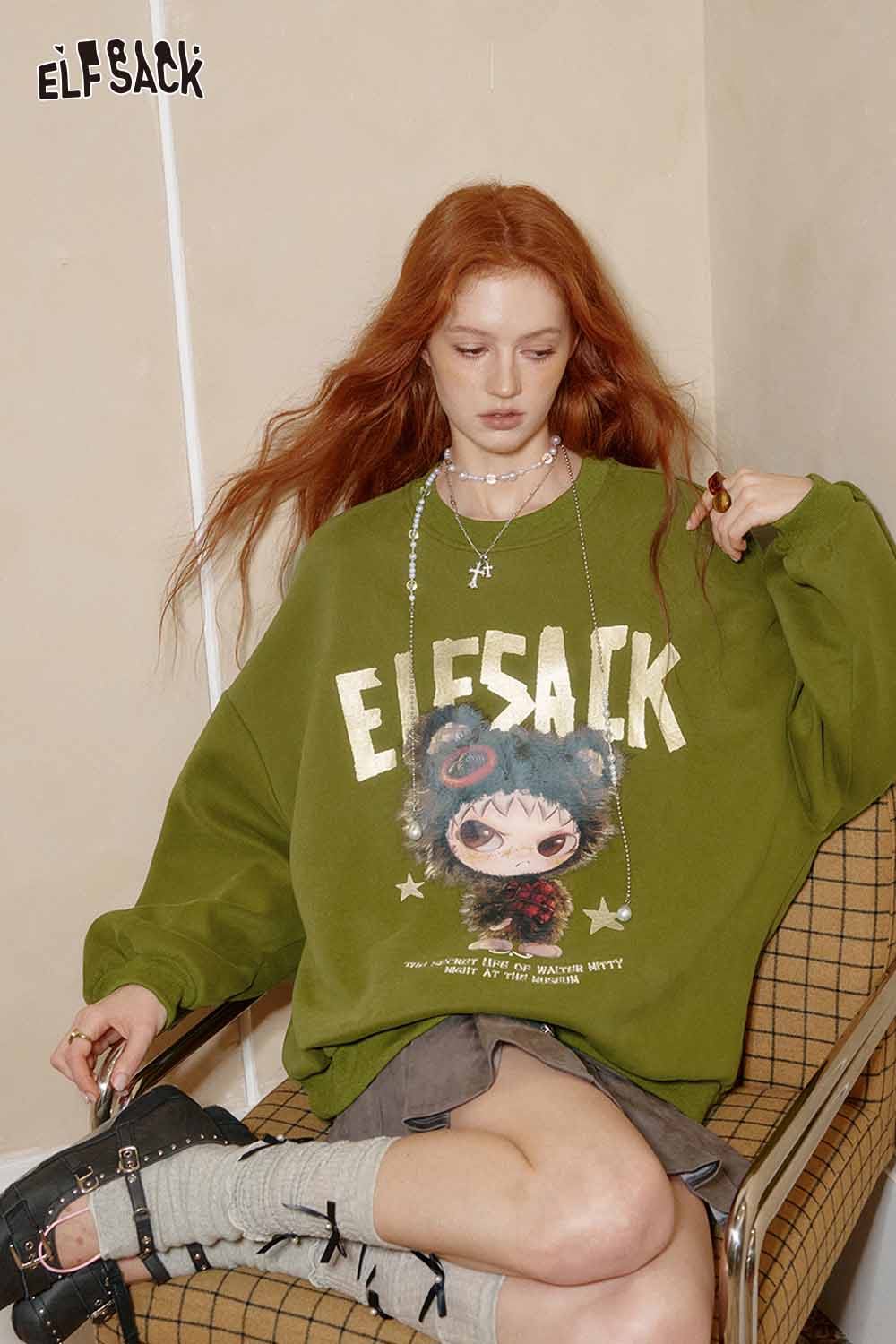 ELFSACK oversized graphic sweatshirt for women in green featuring a cartoon design and relaxed fit