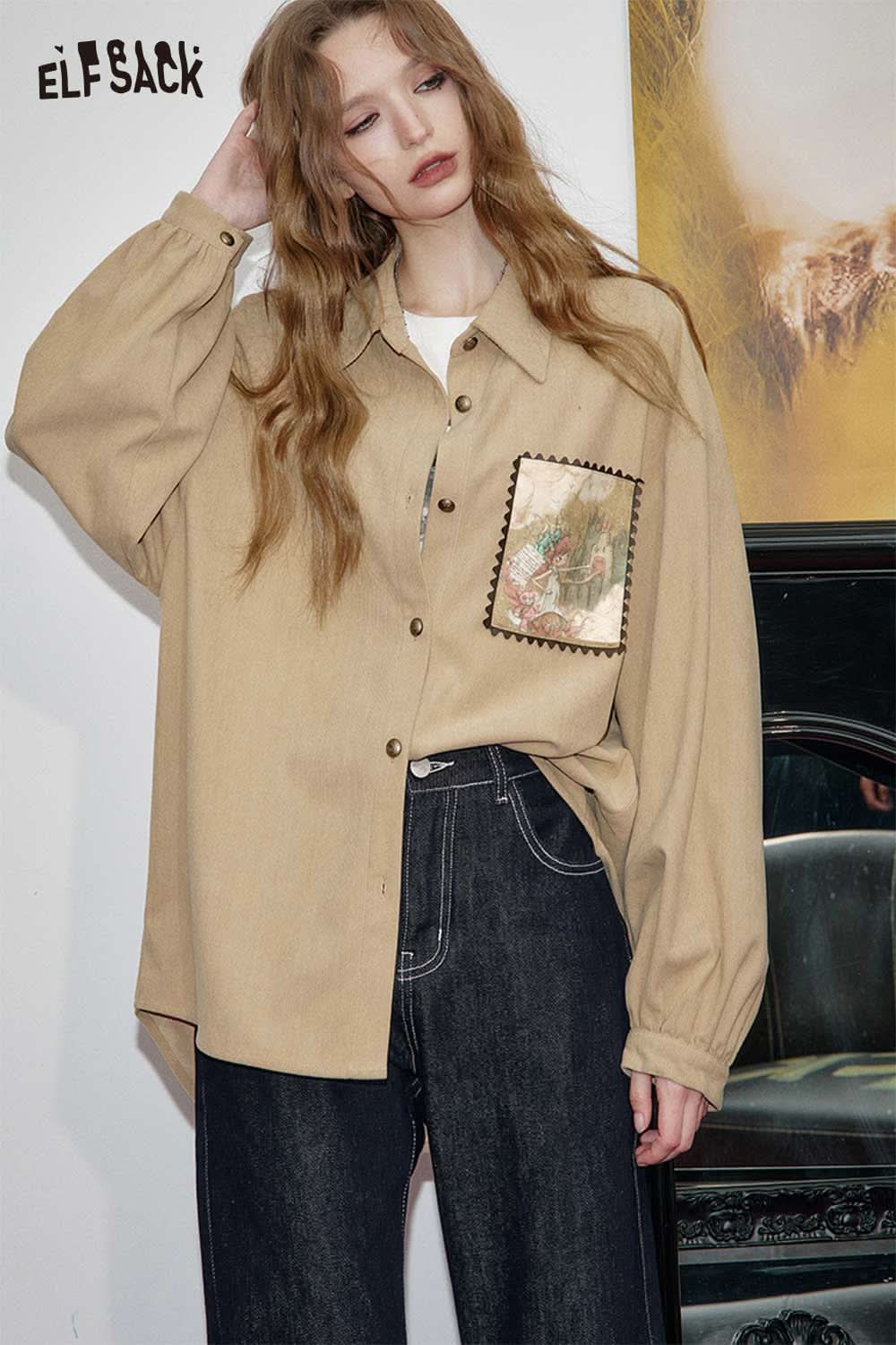 ELFSACK soft art print oversized shirt in beige, featuring a unique graphic design and relaxed fit