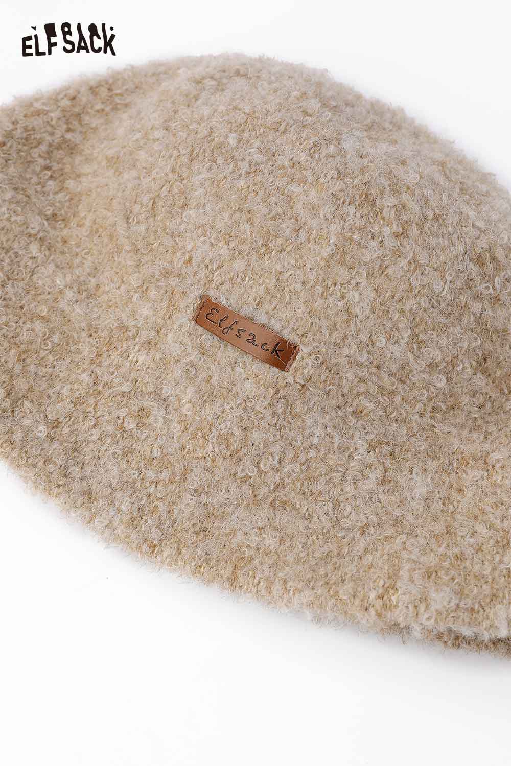 Soft wool knit bucket hat by ELFSACK in beige, perfect for cozy winter outfits