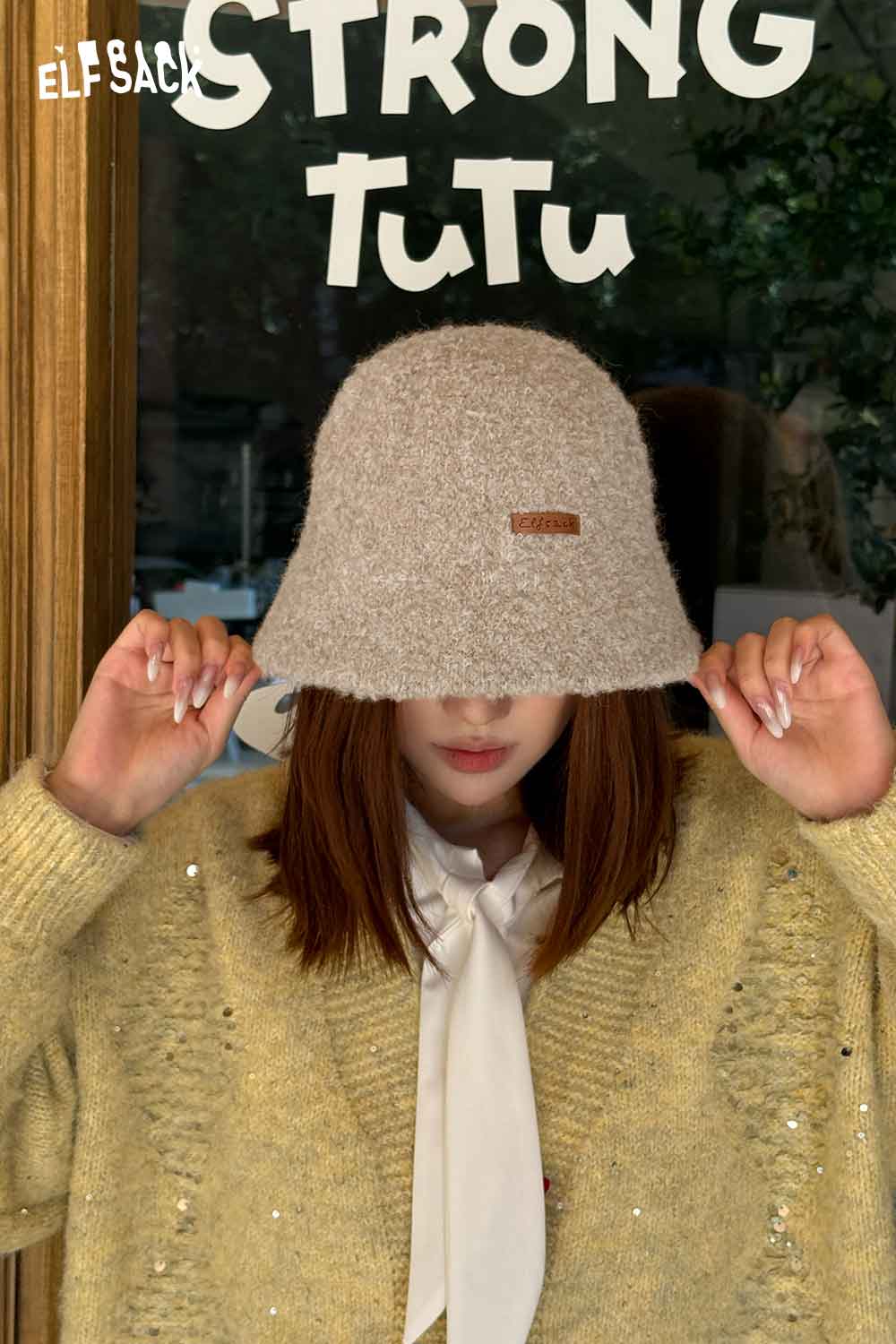 ELFSACK Soft Wool Knit Bucket Hat in Beige for Stylish Warmth and Comfort