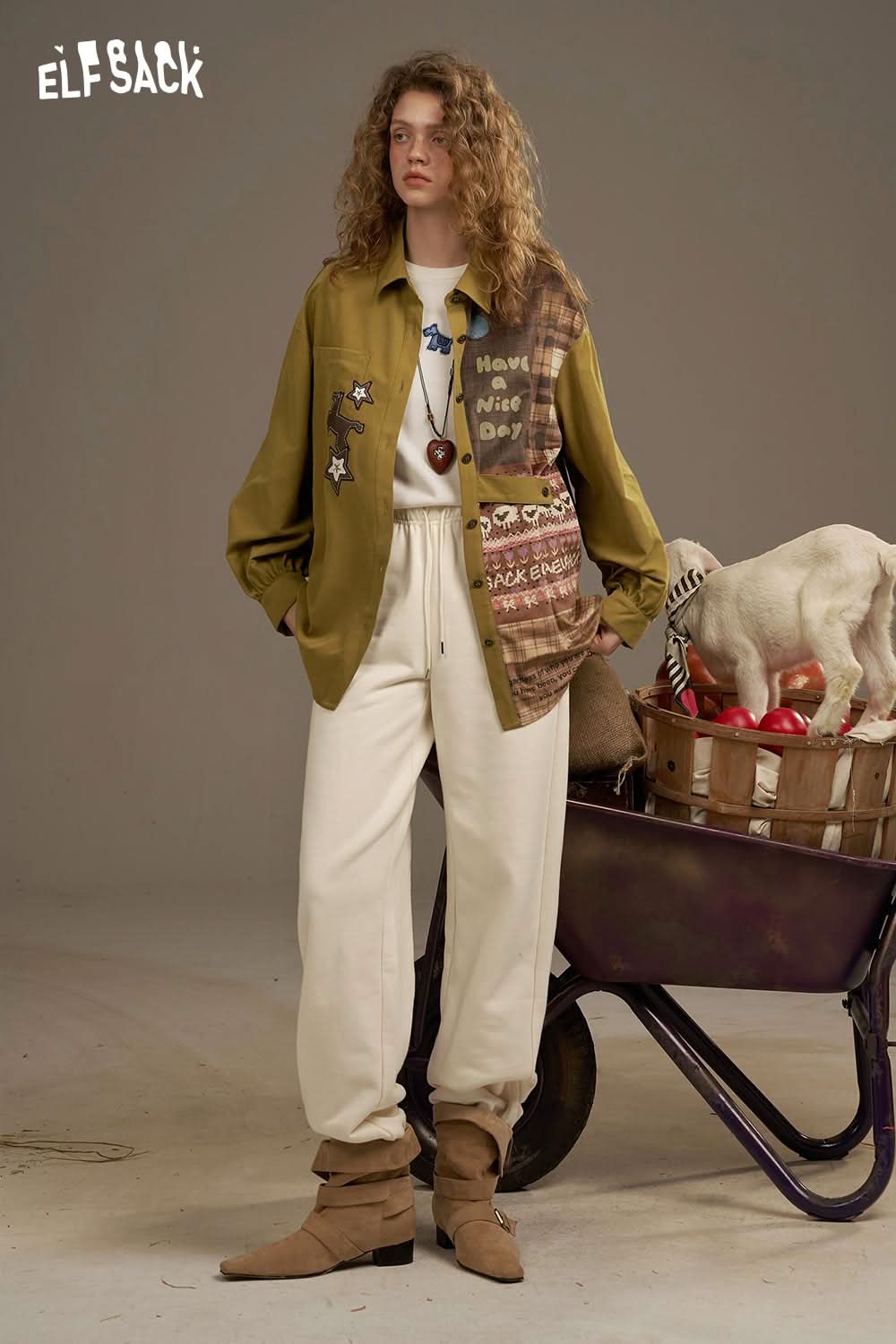 ELFSACK white cropped sweat pants for women styled with a colorful oversized shirt