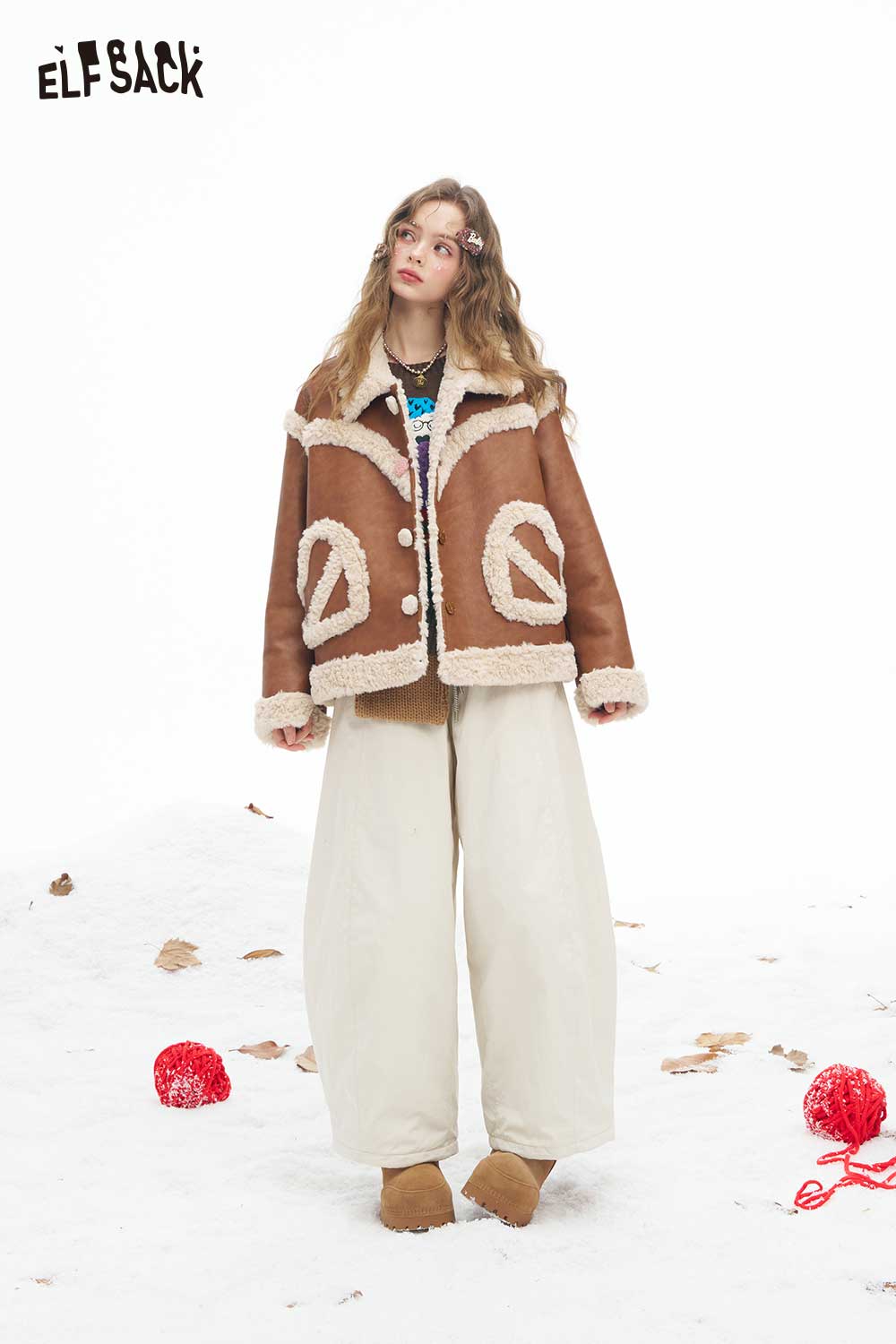 ELFSACK women's sleeping dog graphic sweater in cozy beige with playful design for casual wear