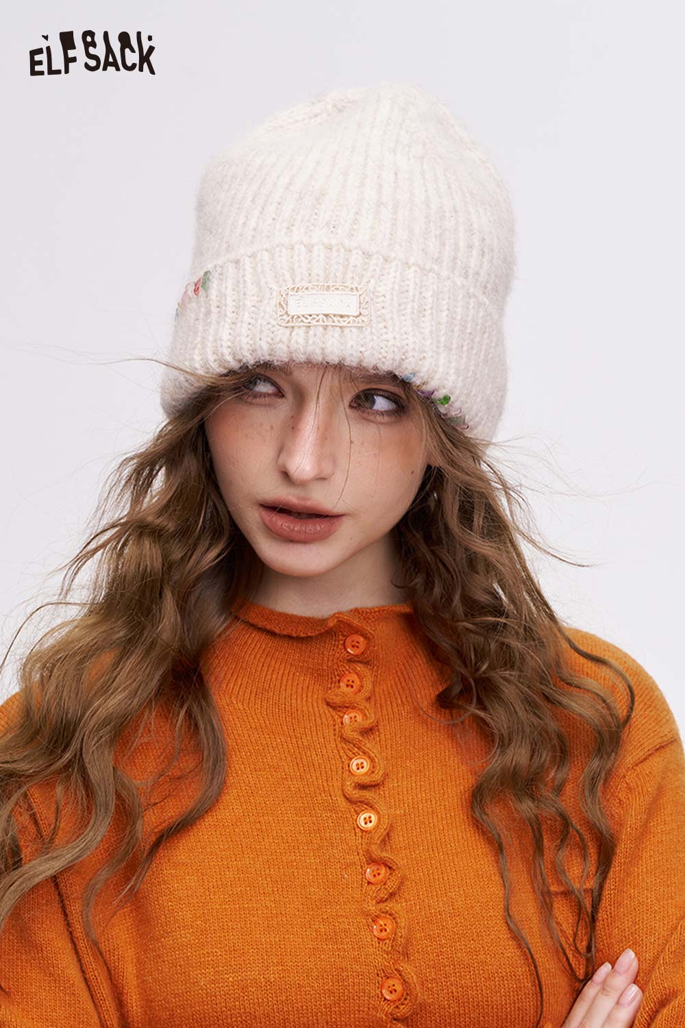 ELFSACK women's solid color beanie in cream with a cozy ribbed texture and a stylish tag