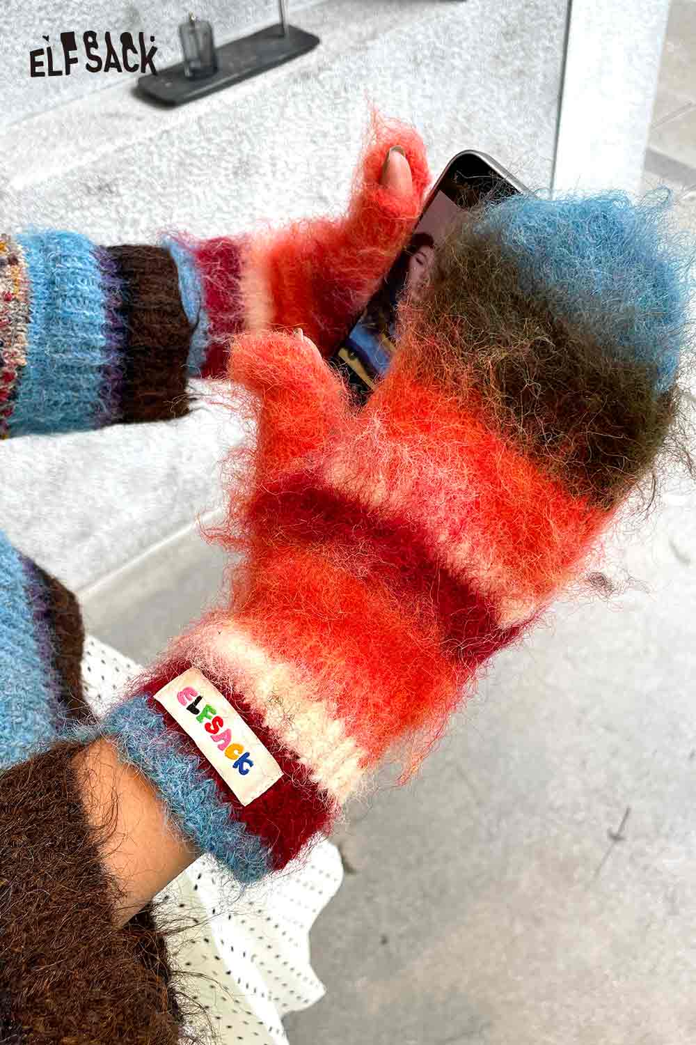 ELFSACK Y2K stripe neck warmer with vibrant colors for a stylish winter look