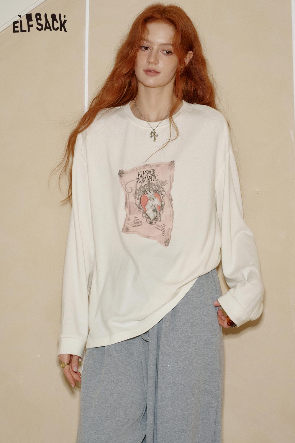 ELFSACK women's graphic print t-shirt in cream featuring a unique artistic design and relaxed fit