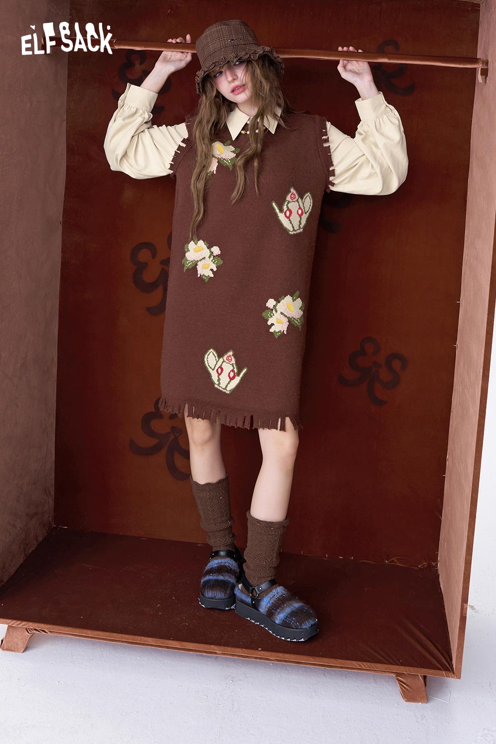 ELFSACK fake two piece long dress with floral embroidery and a cozy oversized fit