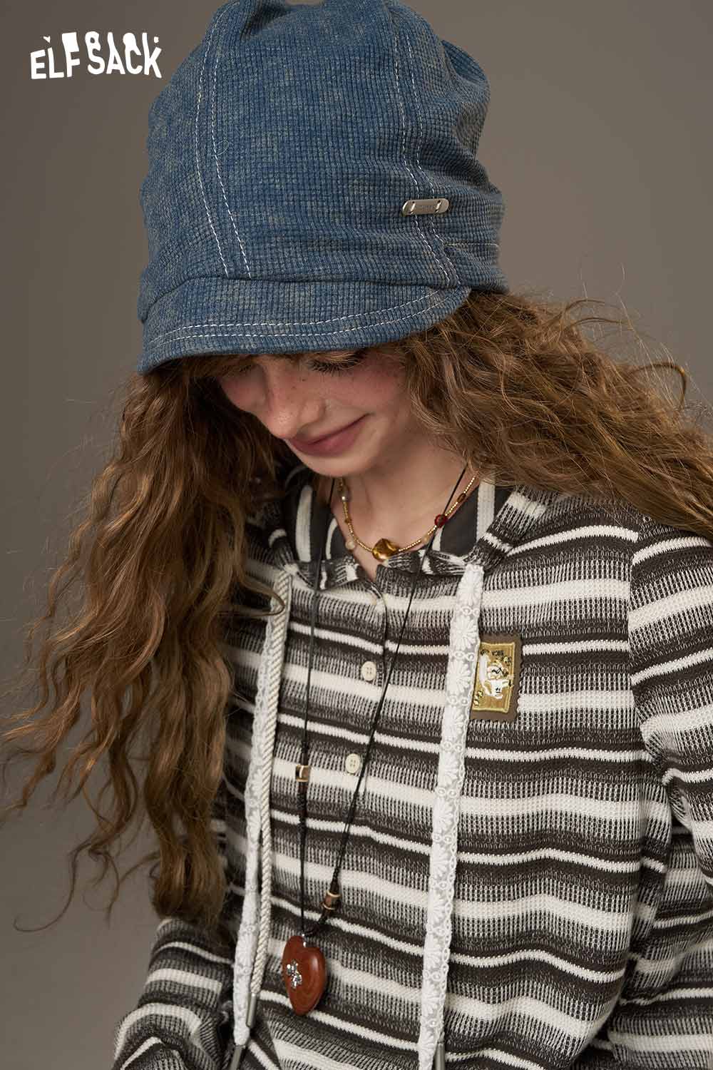 ELFSACK Soft Star Sweatshirt Dress with Striped Pattern and Stylish Accessories