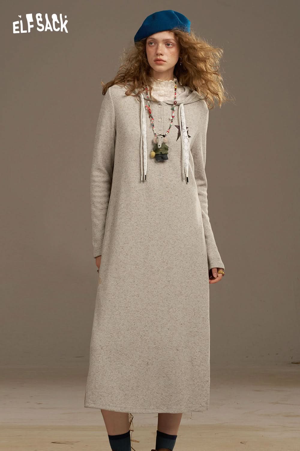 ELFSACK soft star sweatshirt dress in light gray with a relaxed fit and stylish hood for casual comfort