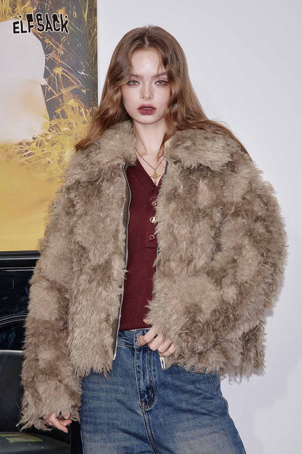 ELFSACK faux fur ombre cropped jacket featuring a fluffy texture and stylish design for trendy winter outfits