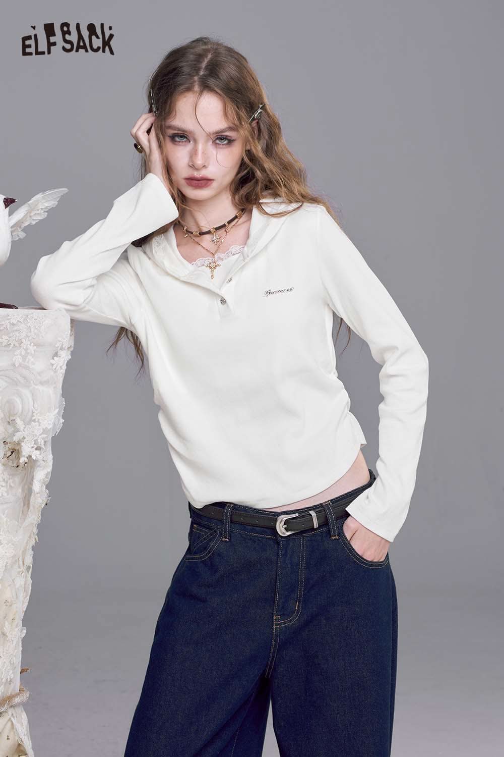 ELFSACK fitted hooded tee for women in white, featuring a stylish collar and soft fabric.