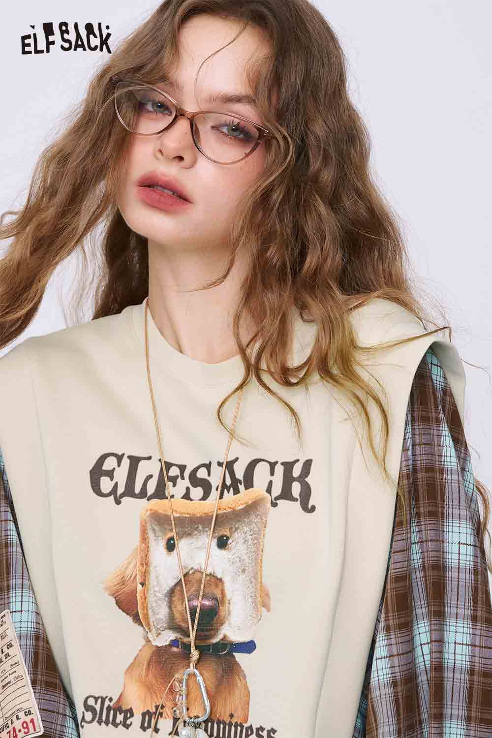 ELFSACK bread dog sweatshirt for women beige oversized pullover with dog wearing bread slice graphic