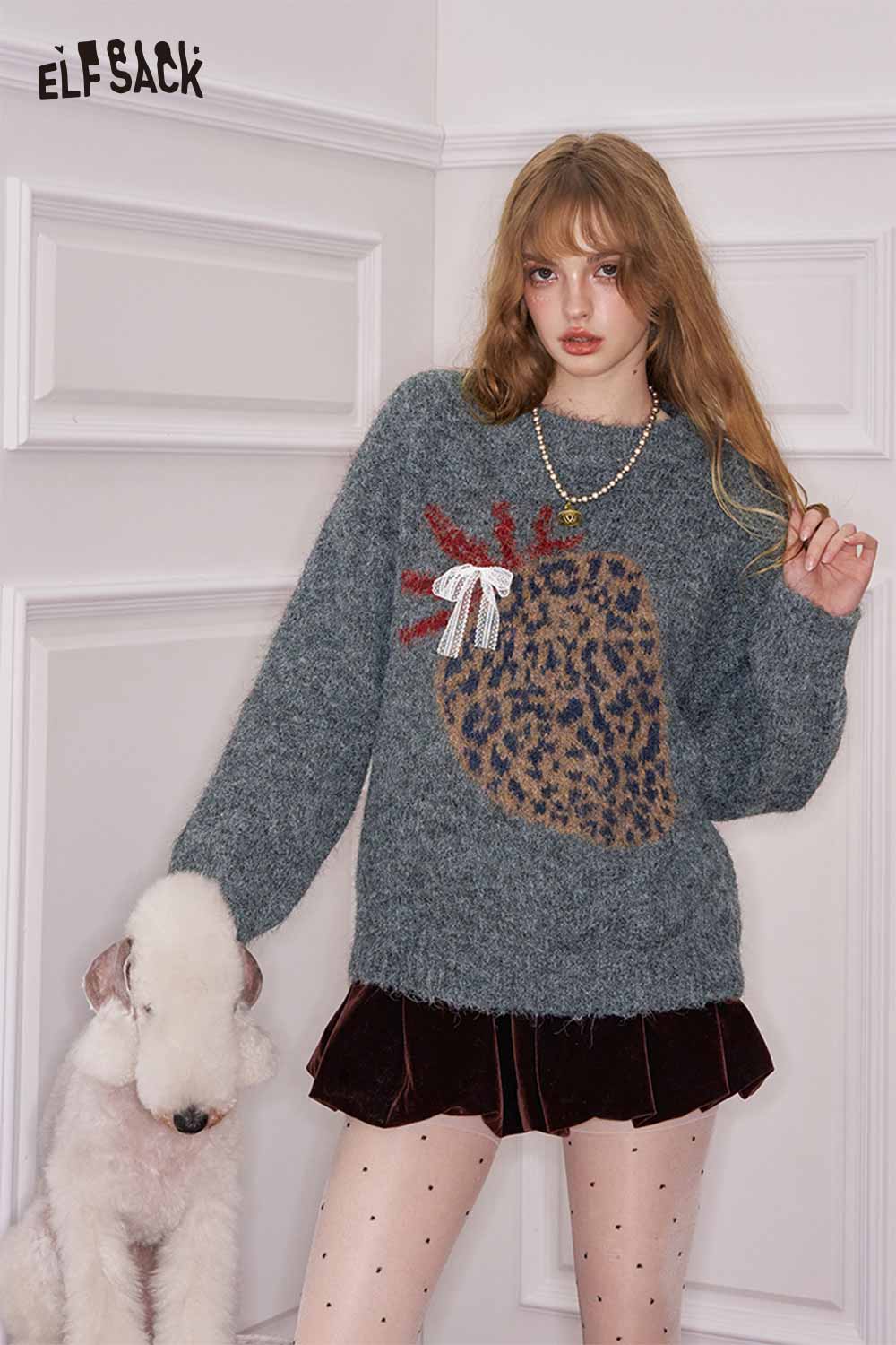 Stylish ELFSACK fruit graphic sweater for women with a playful design and cozy fit