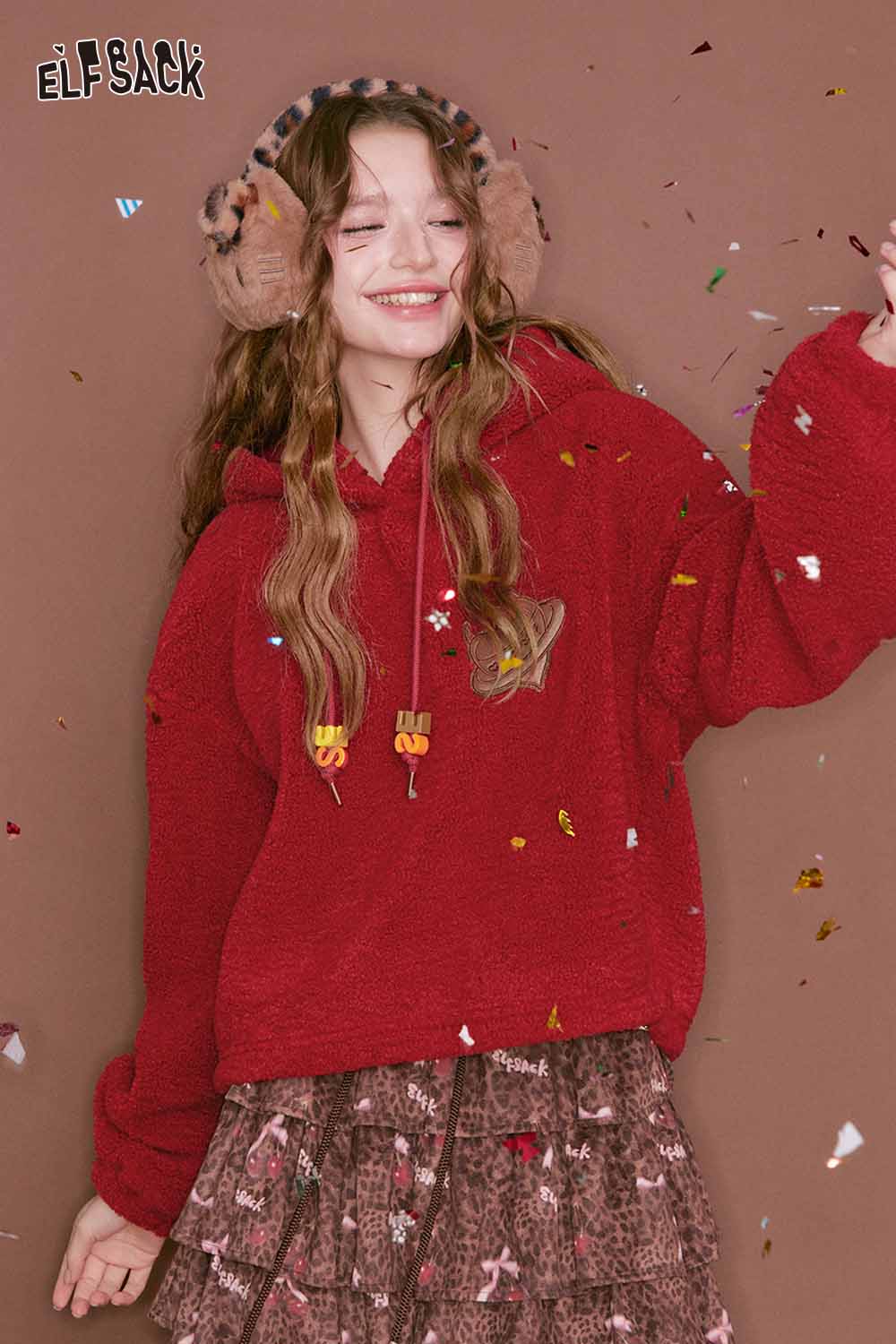 ELFSACK heart embroidery cropped hoodie in red for a cozy and stylish look