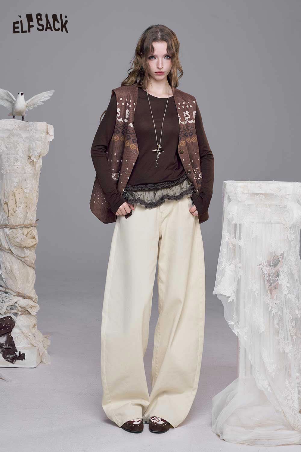 ELFSACK heart embroidery white wide leg jeans featuring a stylish and comfortable fit