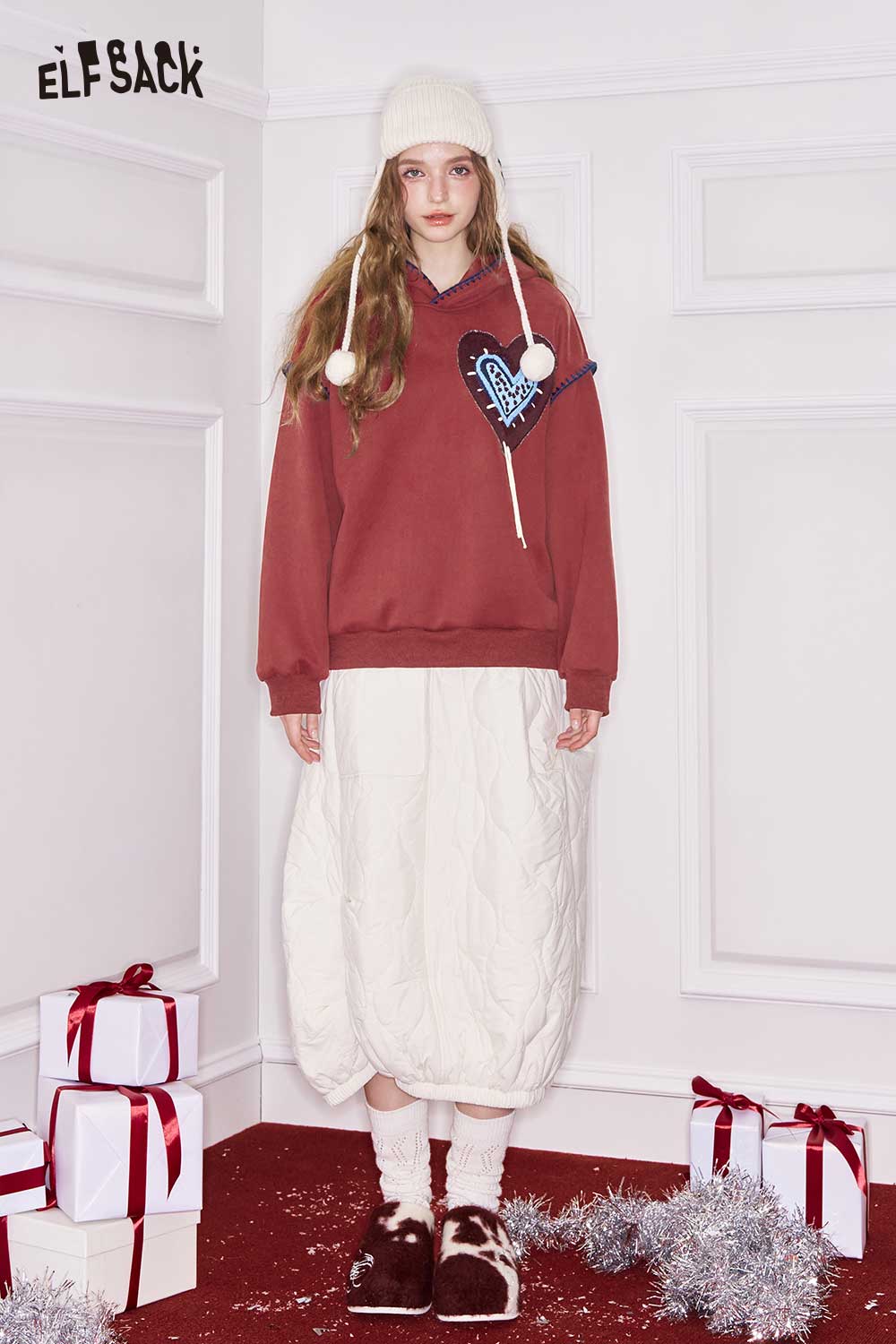 ELFSACK heart graphic collared sweatshirt in burgundy with cozy design and playful accents