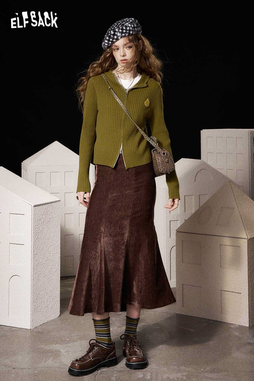 ELFSACK heart print knit sweater in green with a stylish ribbed design paired with a brown skirt