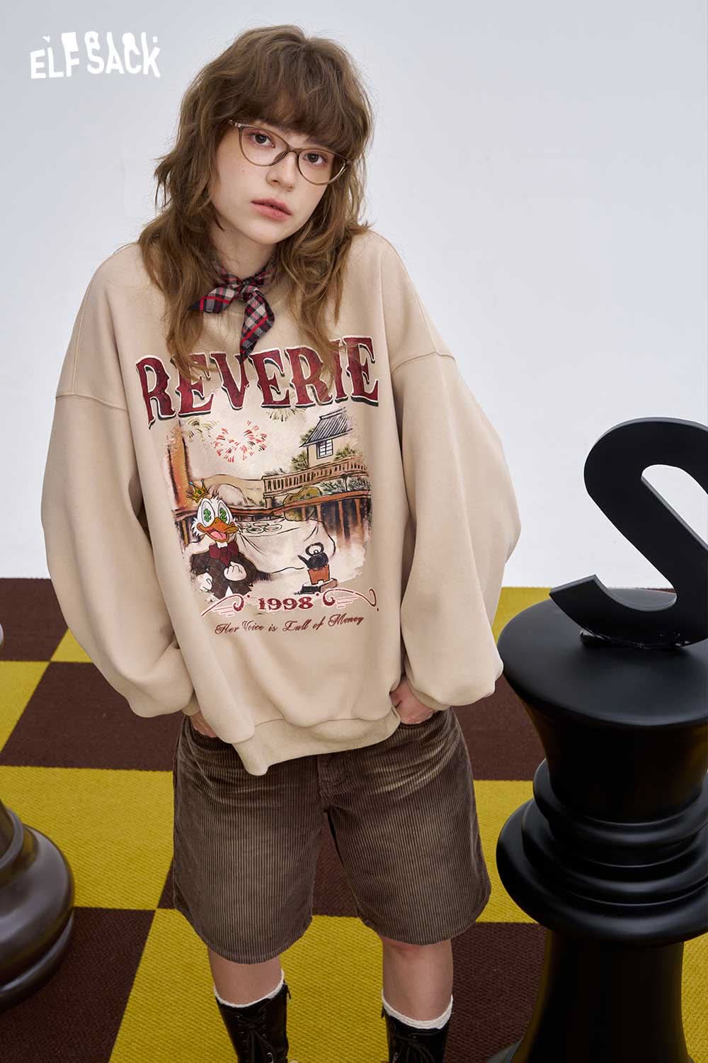 ELFSACK high waist mid shorts for women in brown, styled with a beige graphic sweatshirt