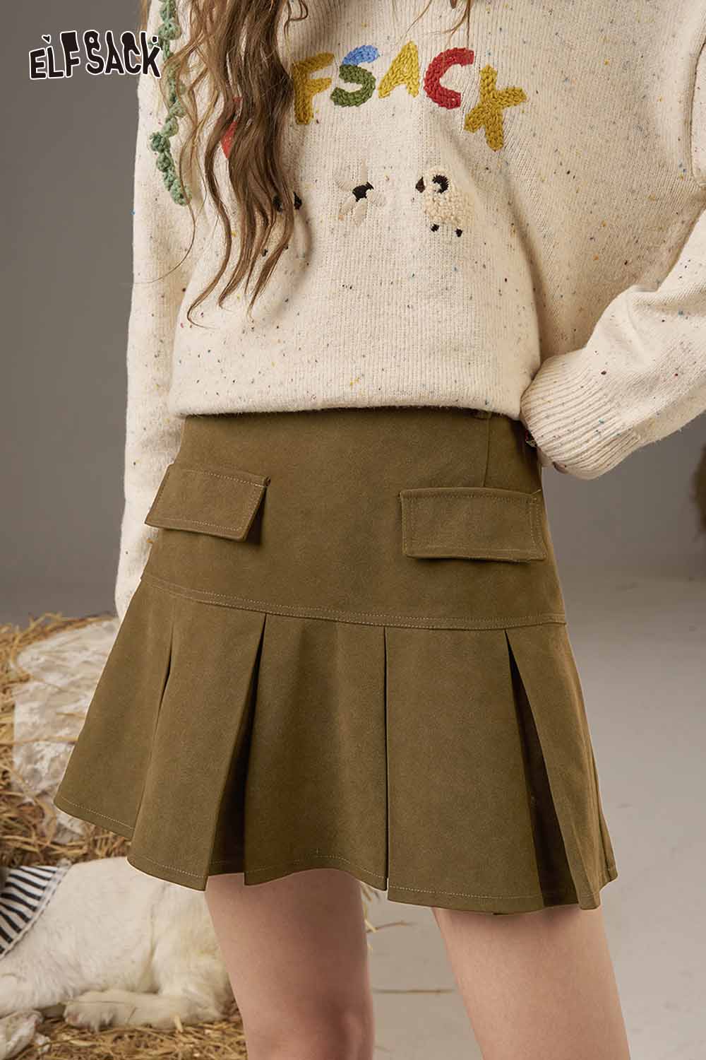 ELFSACK high waist pleated skirt in olive green featuring stylish button pockets and a flared design