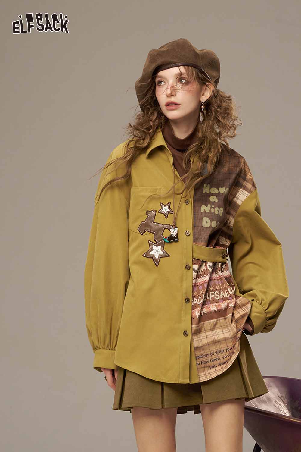 ELFSACK high waist pleated skirt paired with a stylish oversized shirt for a trendy look