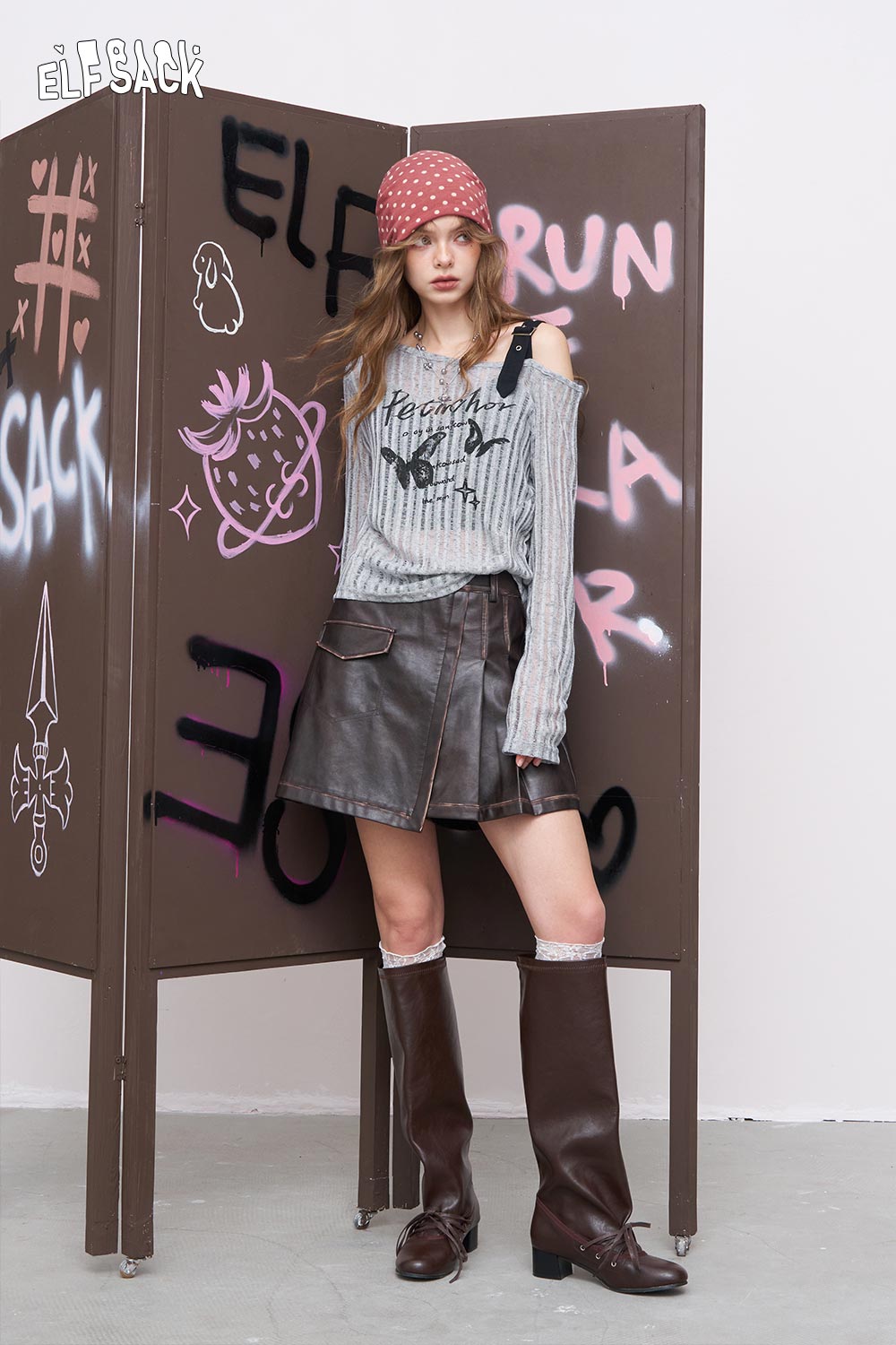 ELFSACK gray off shoulder knitwear for women with black print paired with leather mini skirt and knee high boots