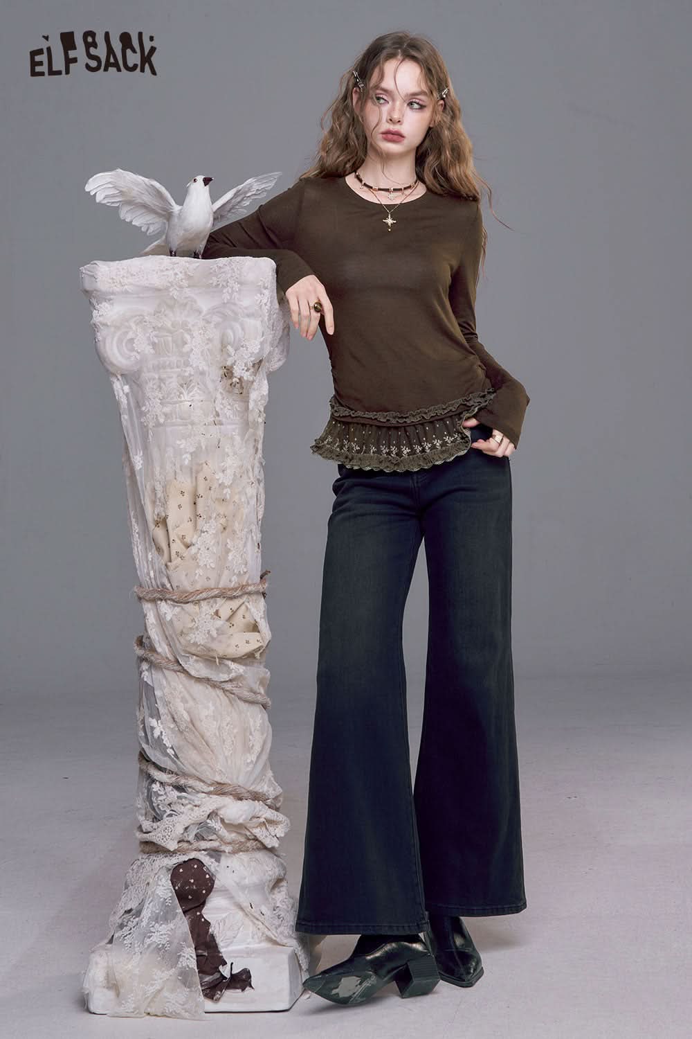 ELFSACK lace trim fitted tee for women in brown with stylish long sleeves and trendy design