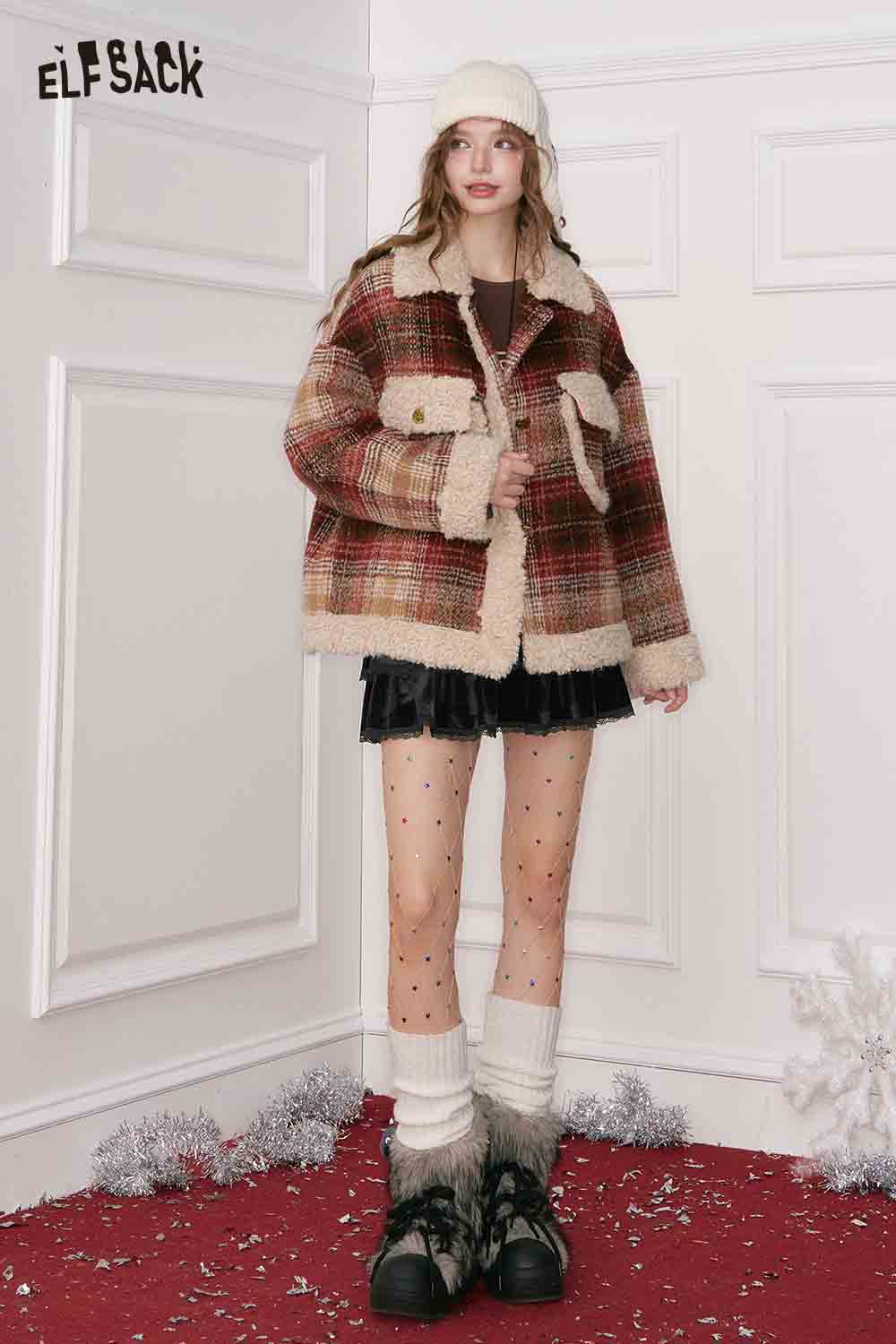 ELFSACK lace trim suede mini skirt paired with a cozy plaid jacket and stylish winter accessories