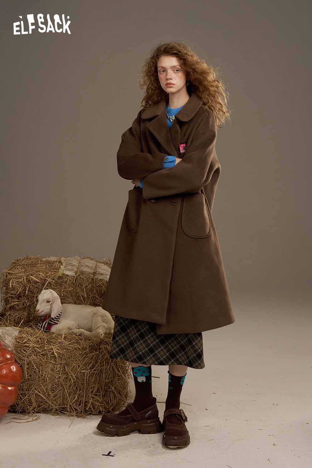 ELFSACK stylish woman wearing a brown coat with plaid skirt and cozy lantern sleeve fitted knitted sweater