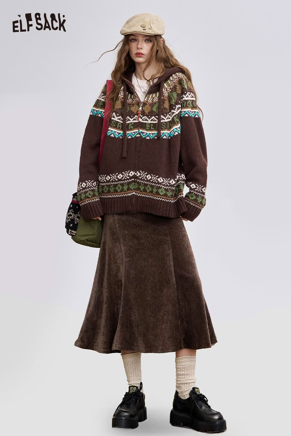 ELFSACK light slim fit bodycon skirt paired with a cozy oversized sweater and trendy accessories