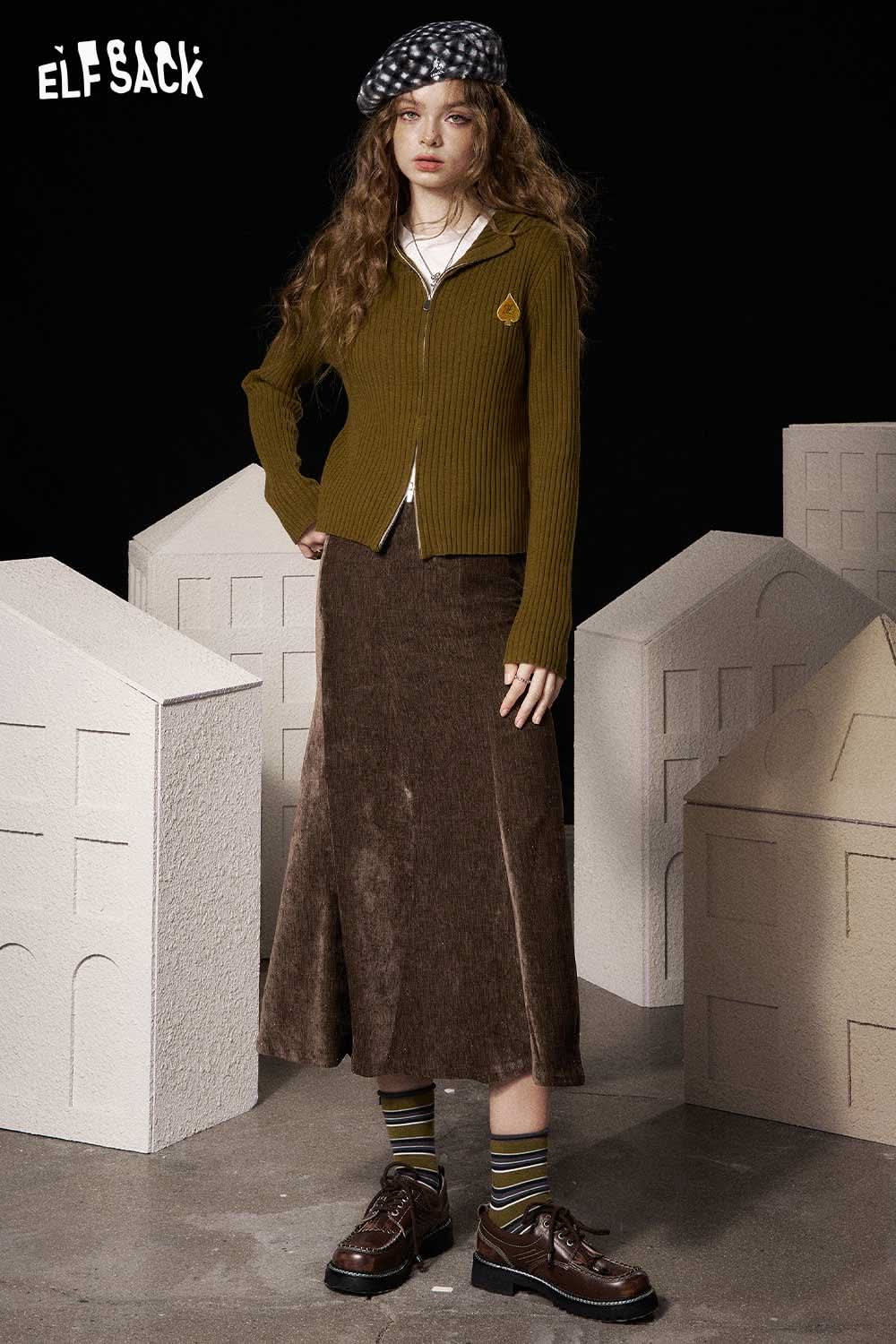ELFSACK light slim fit bodycon skirt paired with a stylish ribbed jacket and accessories for a chic look