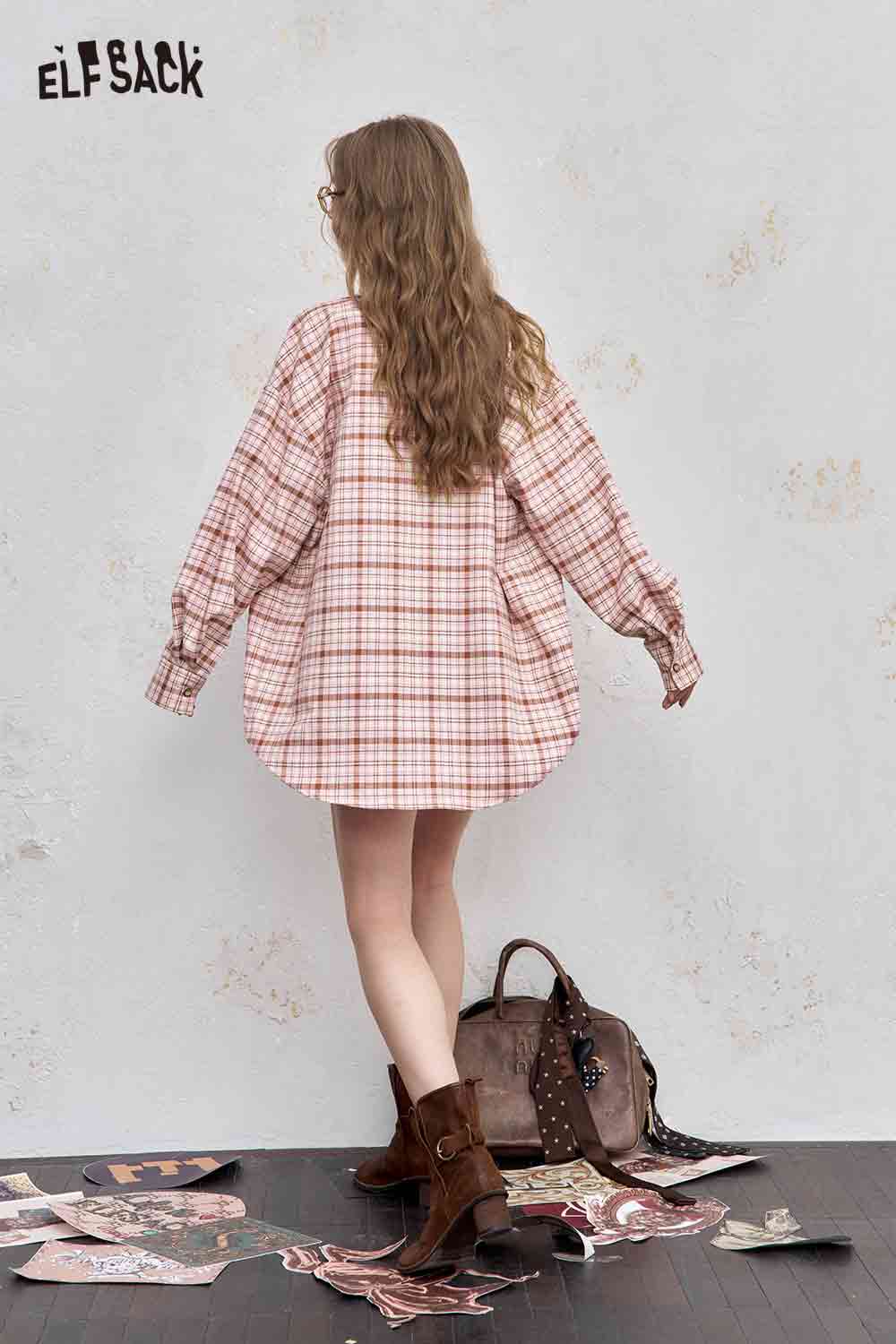 ELFSACK model wearing oversized college style plaid shirt for women back view with boots and duffel bag
