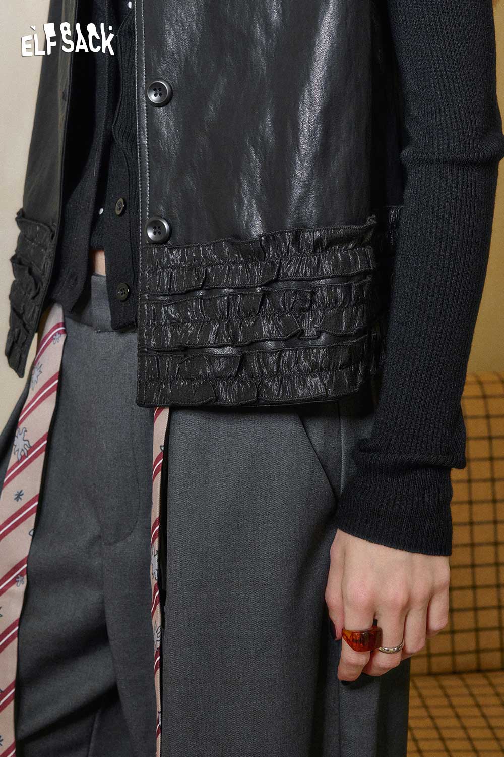 ELFSACK matte black PU leather sleeveless top featuring a stylish ruffled design on the hem