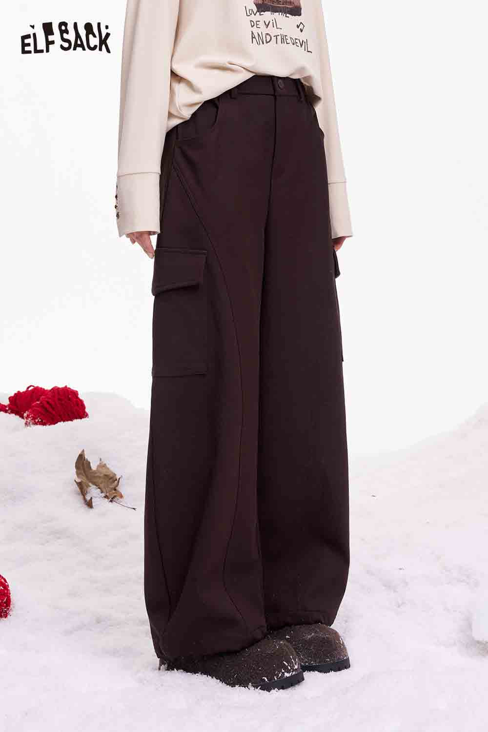 ELFSACK minimalist cargo pants for women in black color with wide-leg design and side pockets