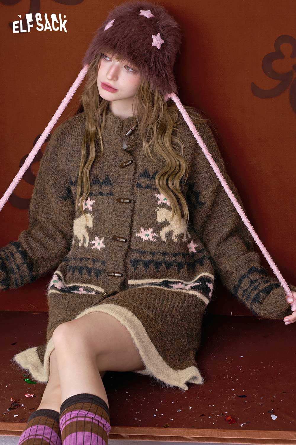 ELFSACK minimalist Christmas stripe dress featuring a cozy design and festive colors