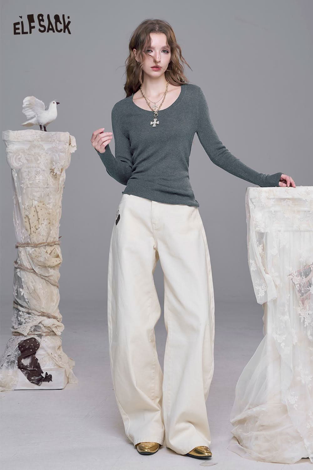 ELFSACK minimalist knit pullover for women in gray paired with cream wide-leg pants