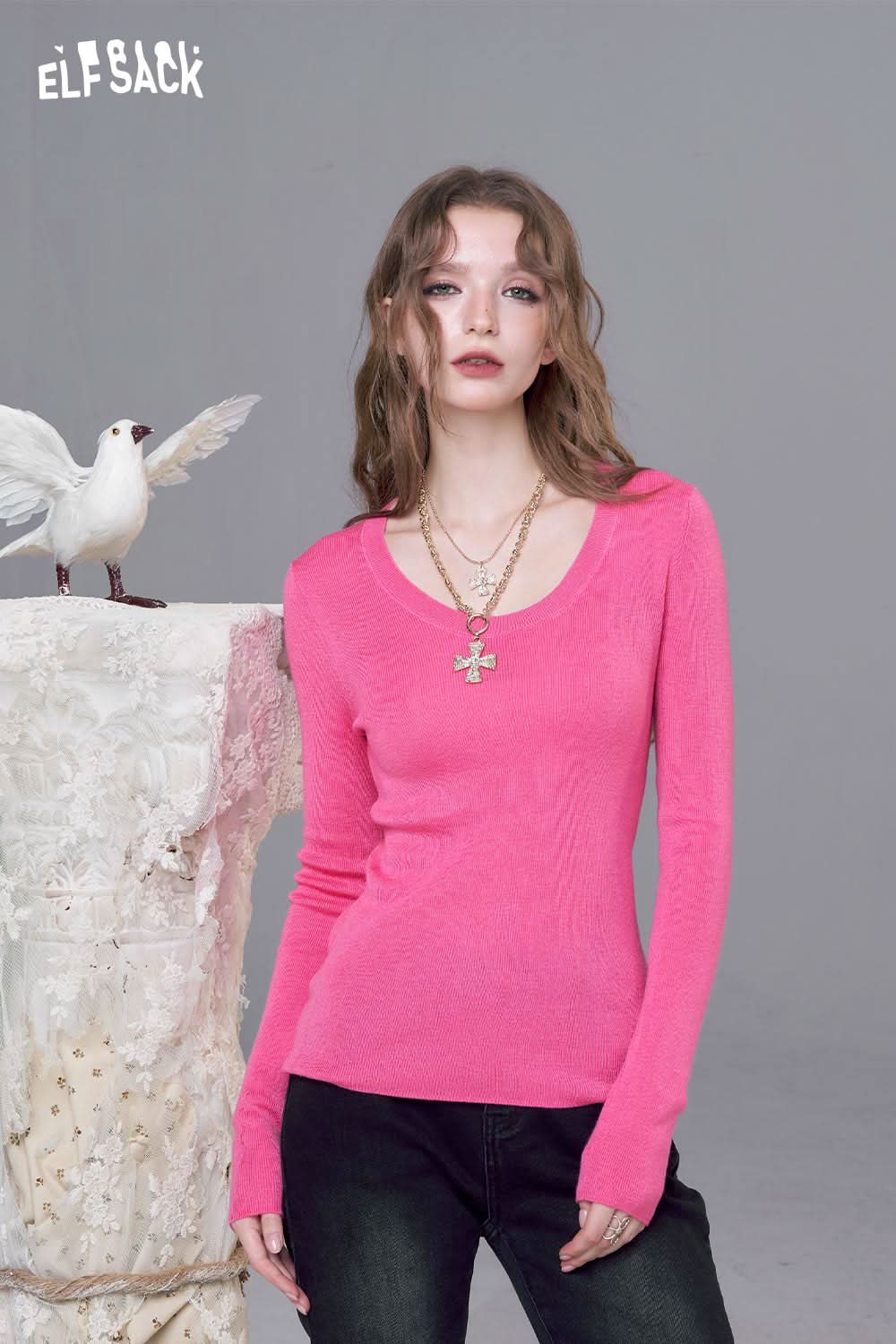 ELFSACK minimalist knit pullover for women in vibrant pink with a fitted style