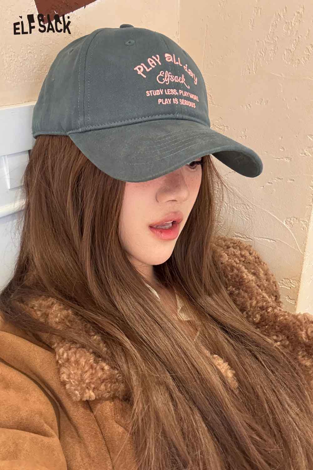 ELFSACK minimalist letter embroidered baseball cap in green with playful stitching details