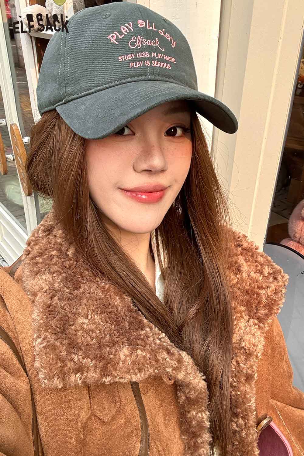 ELFSACK minimalist letter embroidered baseball cap in dark green, perfect for casual style and sun protection.