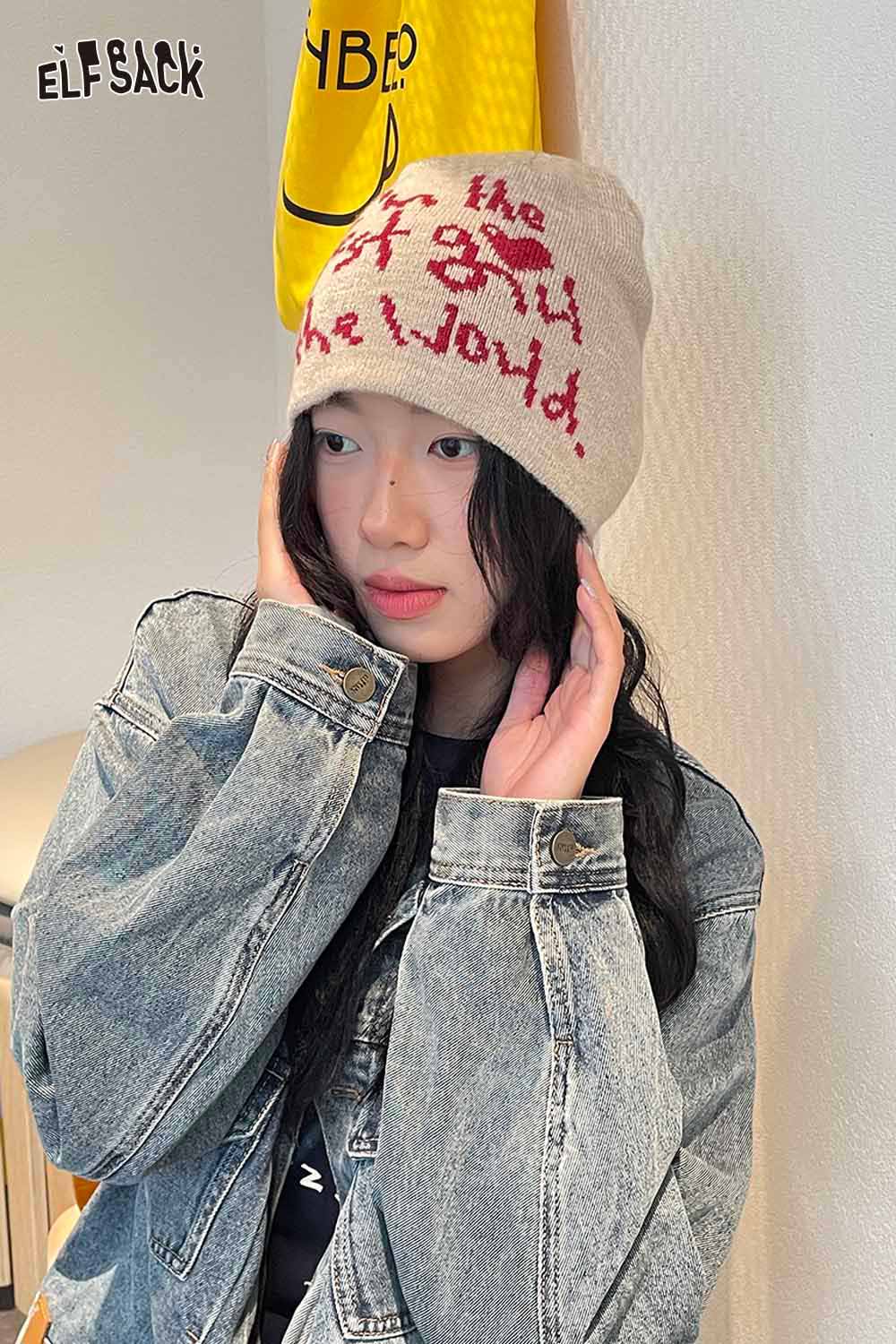 ELFSACK Minimalist letter graphic beanie with cozy knit design, perfect for stylish winter outfits