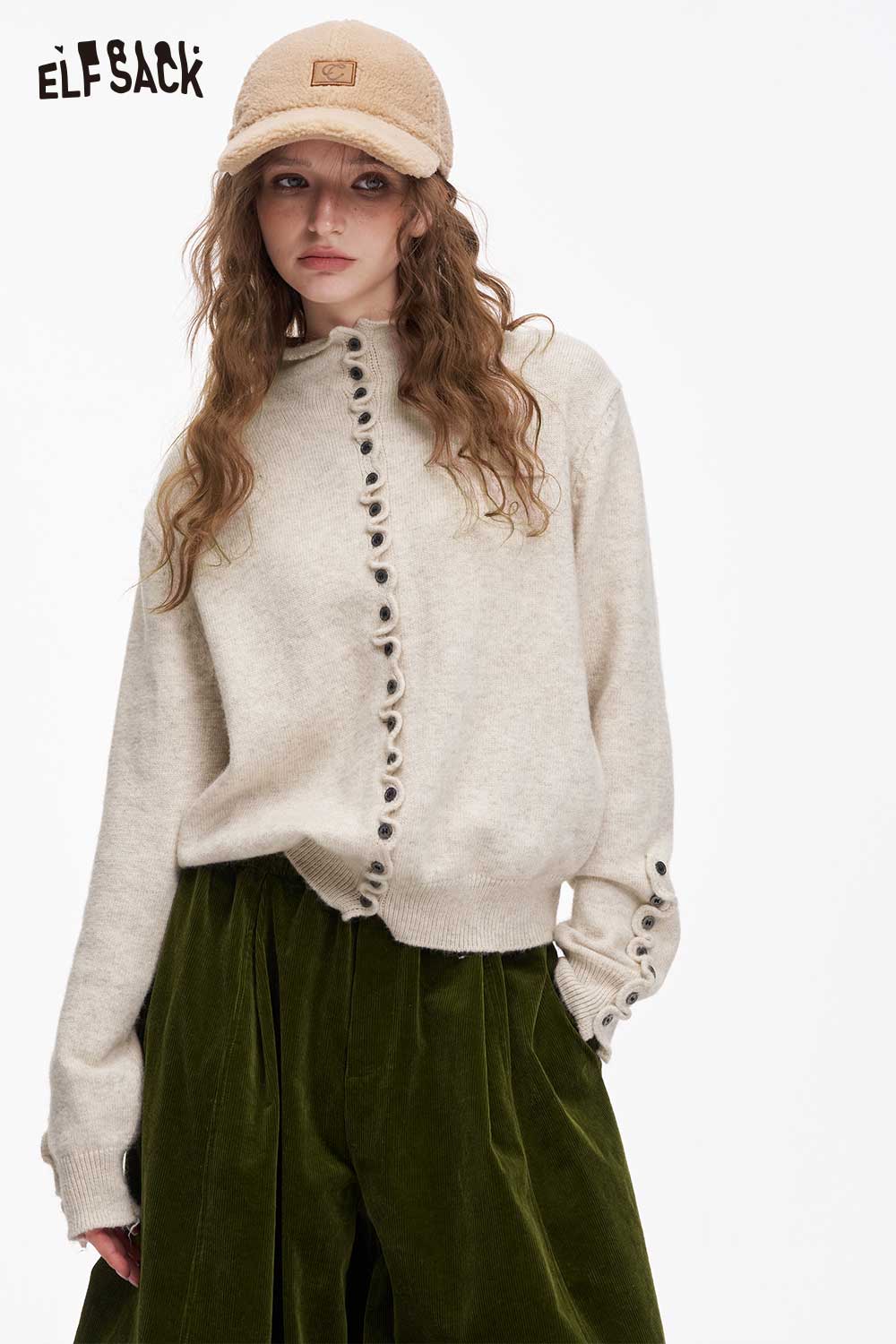 ELFSACK minimalist ruffle button knitwear in soft beige with unique button details for a stylish look