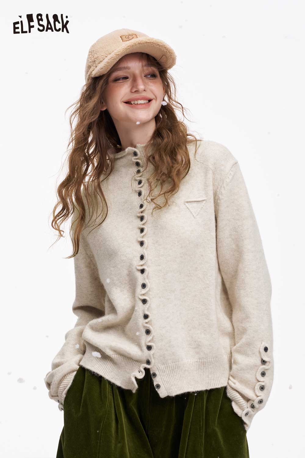 ELFSACK minimalist ruffle button knitwear in beige with unique button detail and casual fit