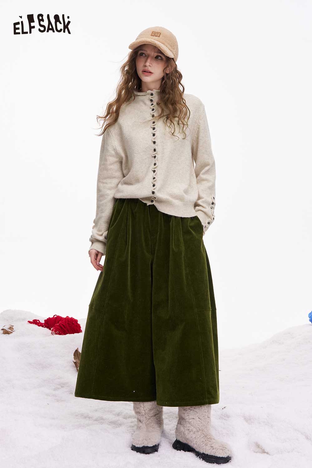ELFSACK minimalist ruffle button knitwear in beige with a casual fit, paired with an olive green skirt
