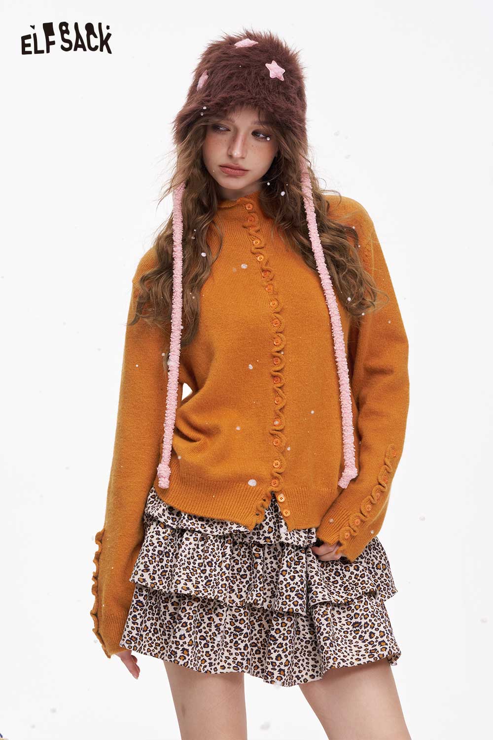 ELFSACK minimalist ruffle button knitwear in orange paired with a stylish leopard print skirt
