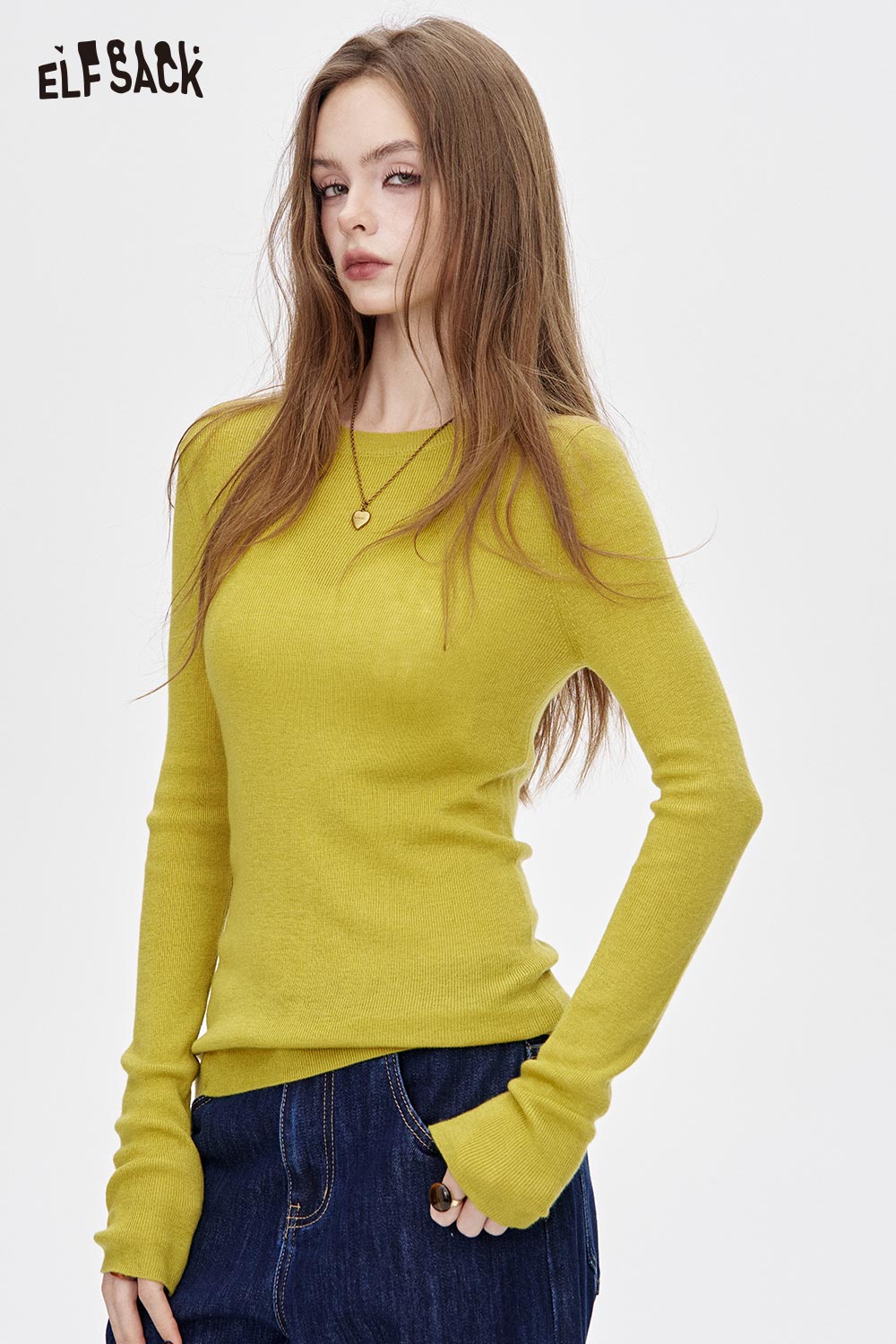 ELFSACK minimalist slim fit top for women in yellow with long sleeves and a fitted silhouette