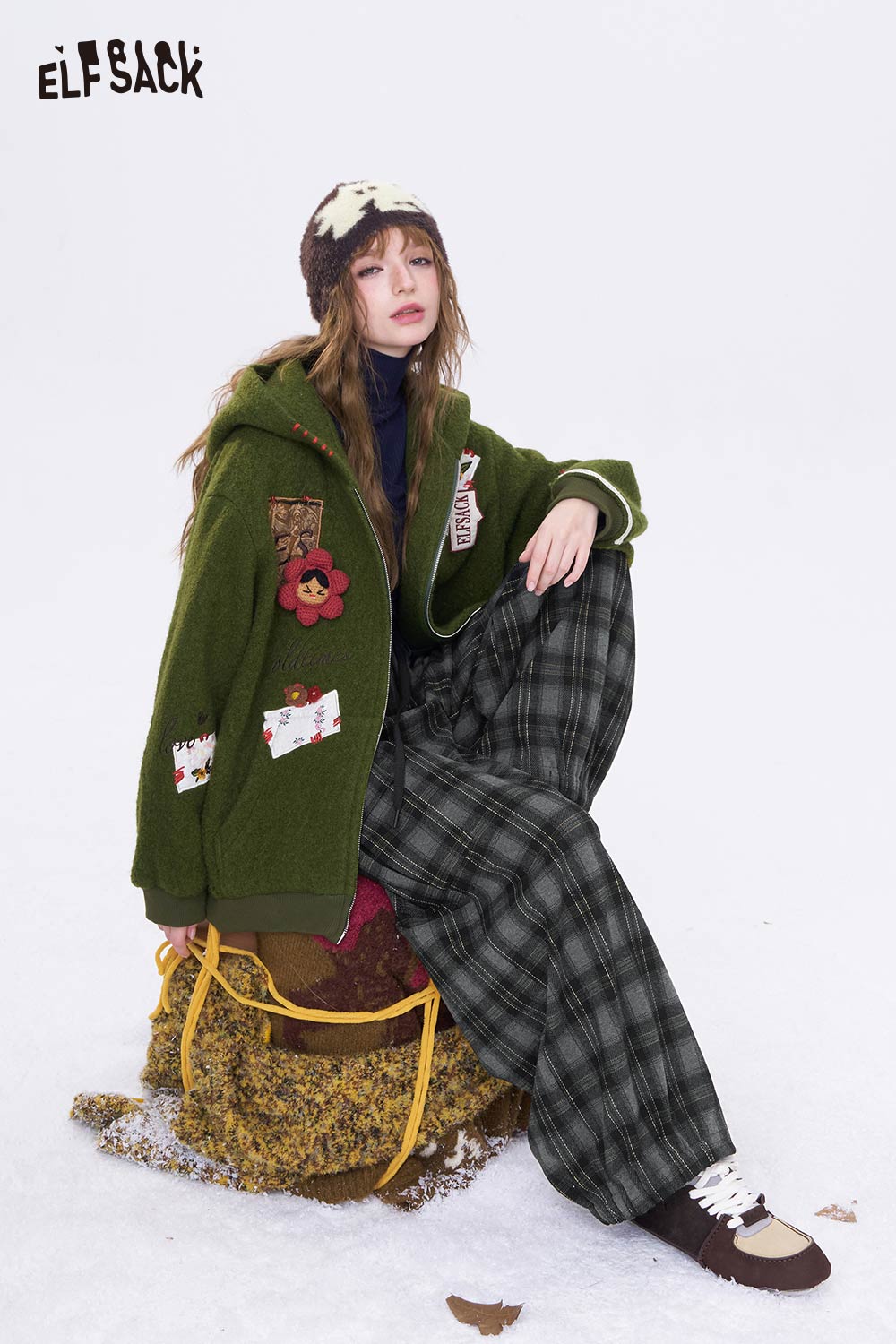 ELFSACK minimalist stripe wide leg pants styled with a cozy green hoodie for a chic look