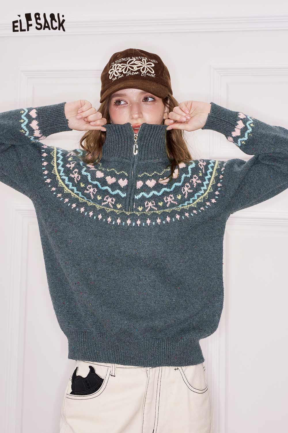 ELFSACK minimalist stripe zipper sweater in gray with colorful patterns and high collar for a stylish look