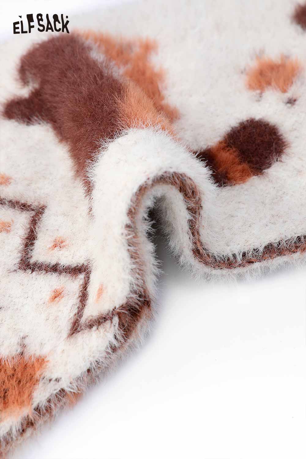 ELFSACK minimalist striped graphic scarf in soft fabric with a cozy design and warm colors