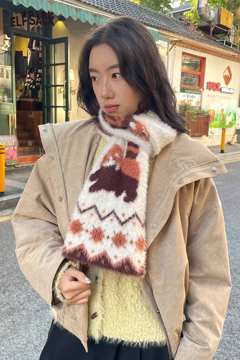 ELFSACK Minimalist striped graphic scarf in soft wool blend with cozy brown and cream colors