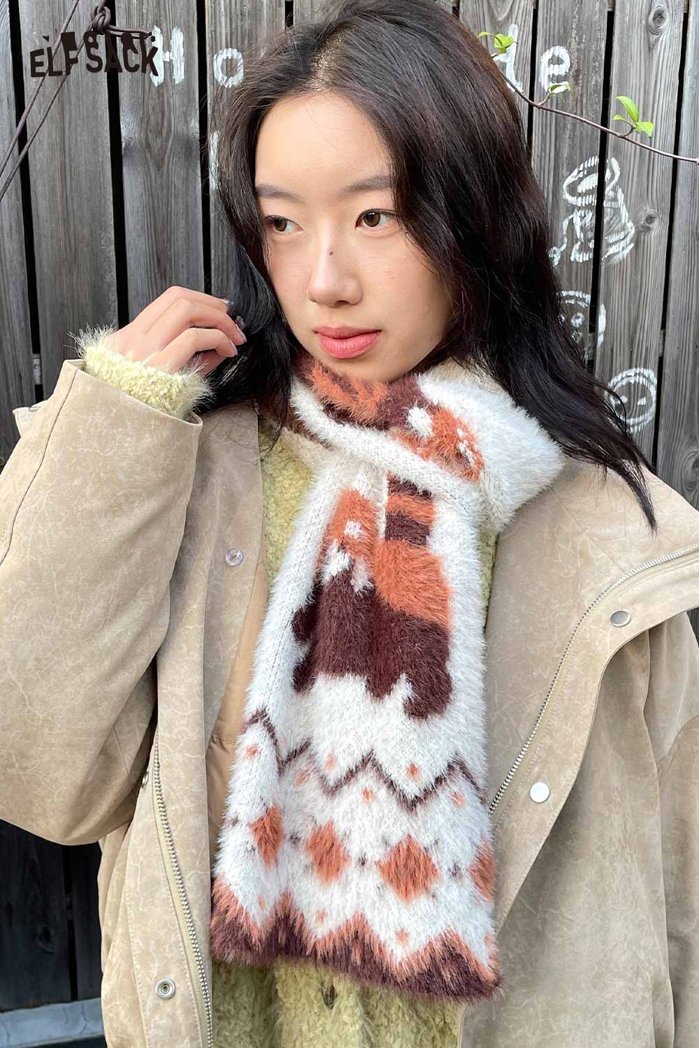 Cozy ELFSACK minimalist striped graphic scarf featuring a playful animal design and soft texture