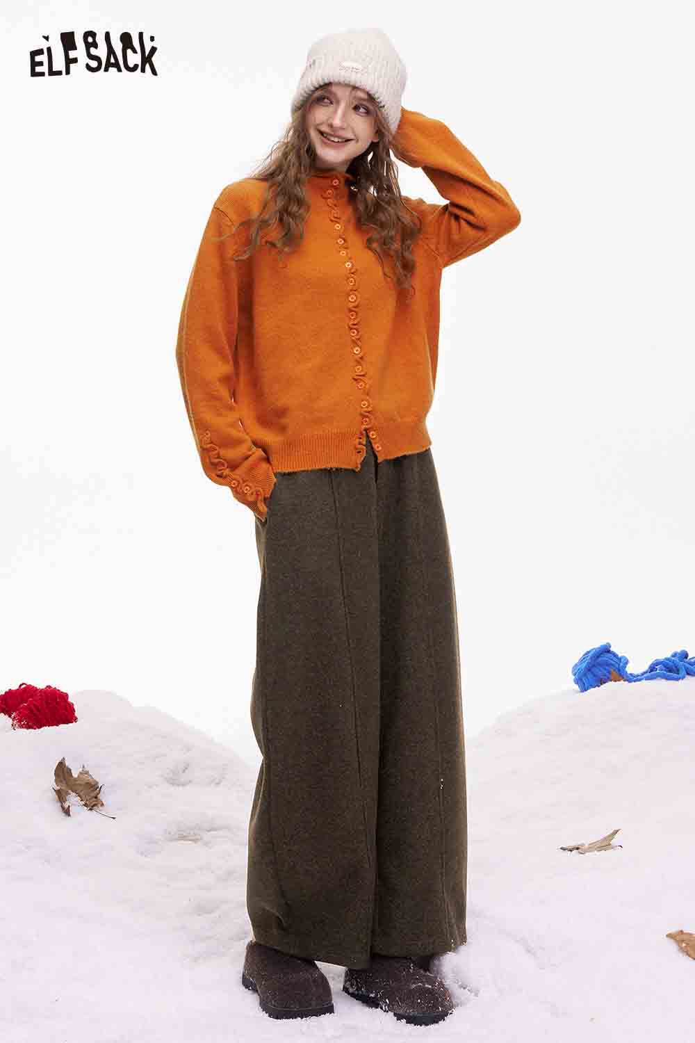 ELFSACK minimalist wide leg pants women in green, paired with an orange cardigan and winter hat