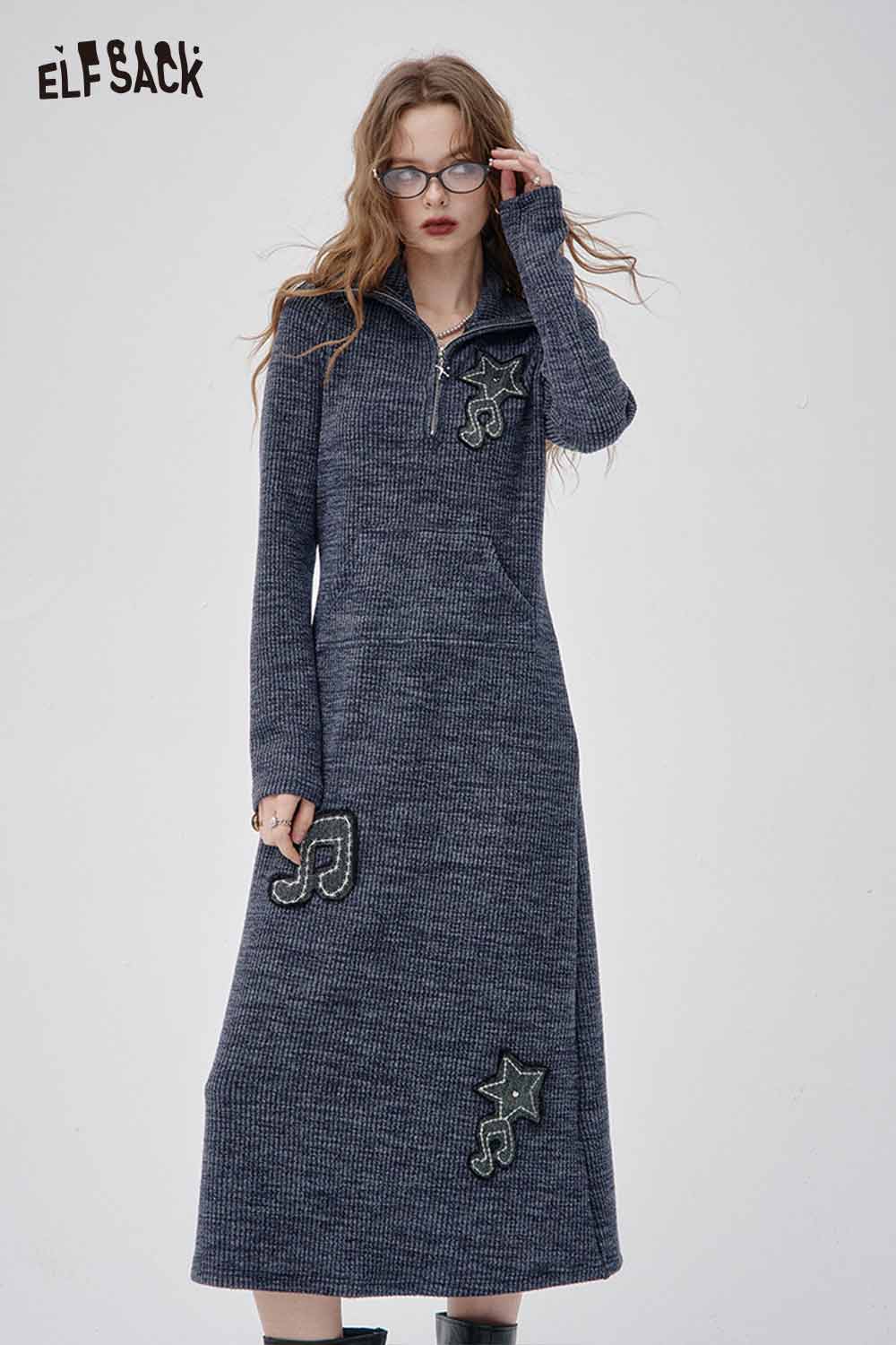 ELFSACK musical note embroidery knit dress featuring a zip-up design and star accents